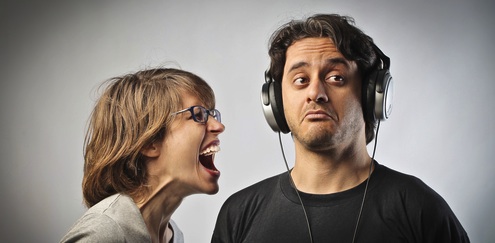 angry-woman-shouting-at-man